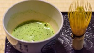Czym jest matcha? Historia i właściwości japońskiej herbaty