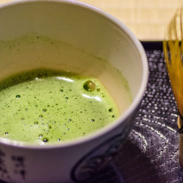 Czym jest matcha? Historia i właściwości japońskiej herbaty