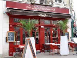Jaka jest różnica między bistro a restauracja?