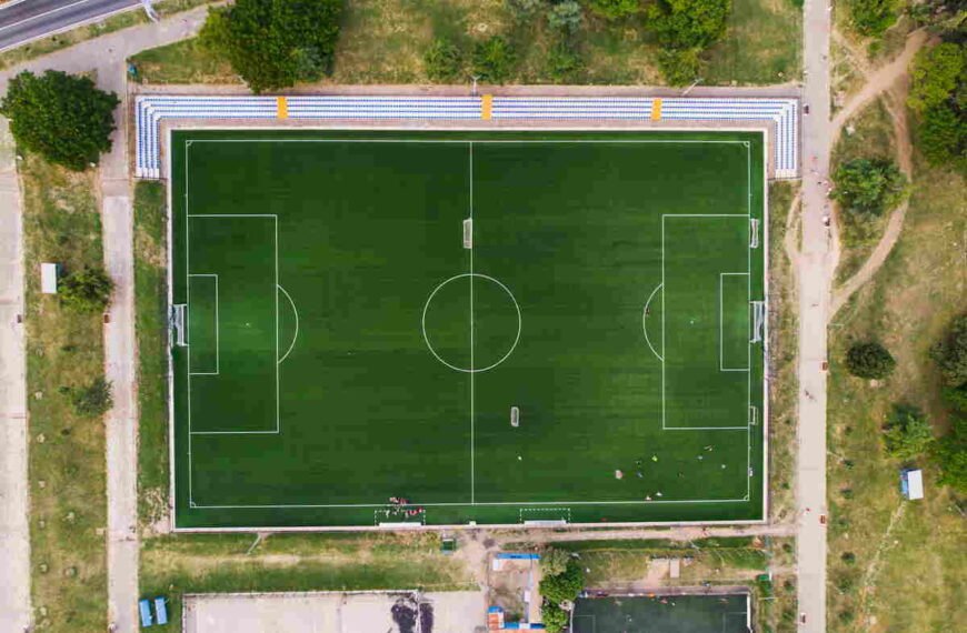 Projekt budowy boiska sportowego – jak zaplanować inwestycję od A do Z?