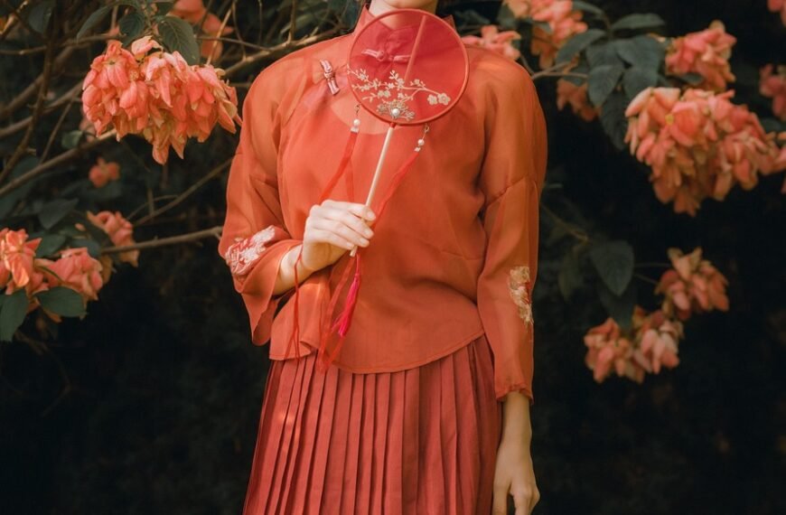 Jaki biustonosz do sukni ślubnej z gorsetem